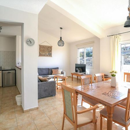 Resitour - Regina Gardens Apartment Paphos Bagian luar foto