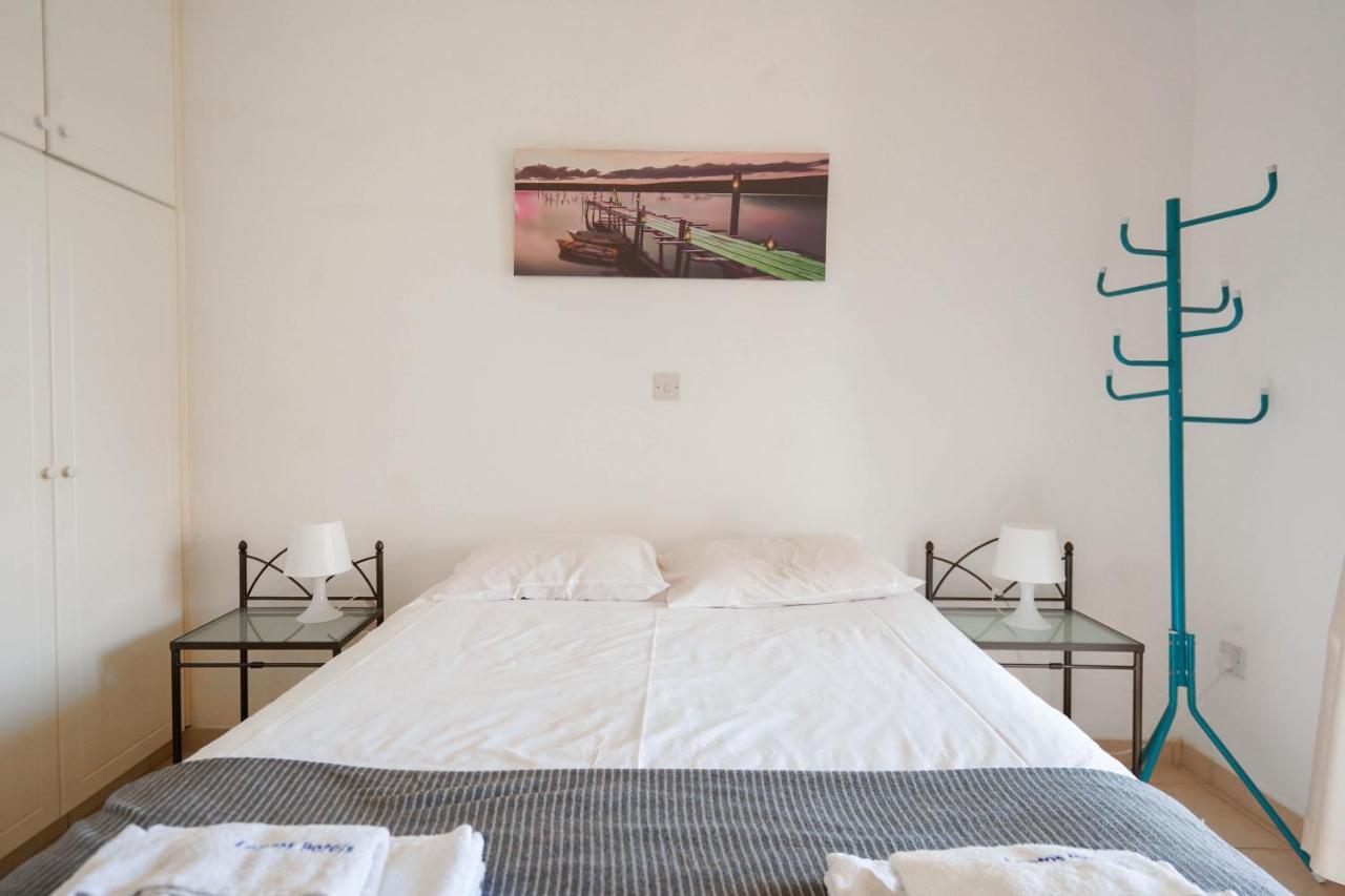 Resitour - Regina Gardens Apartment Paphos Bagian luar foto