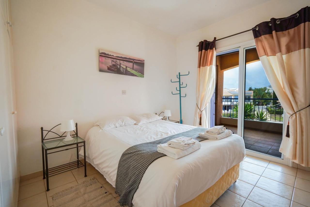 Resitour - Regina Gardens Apartment Paphos Bagian luar foto