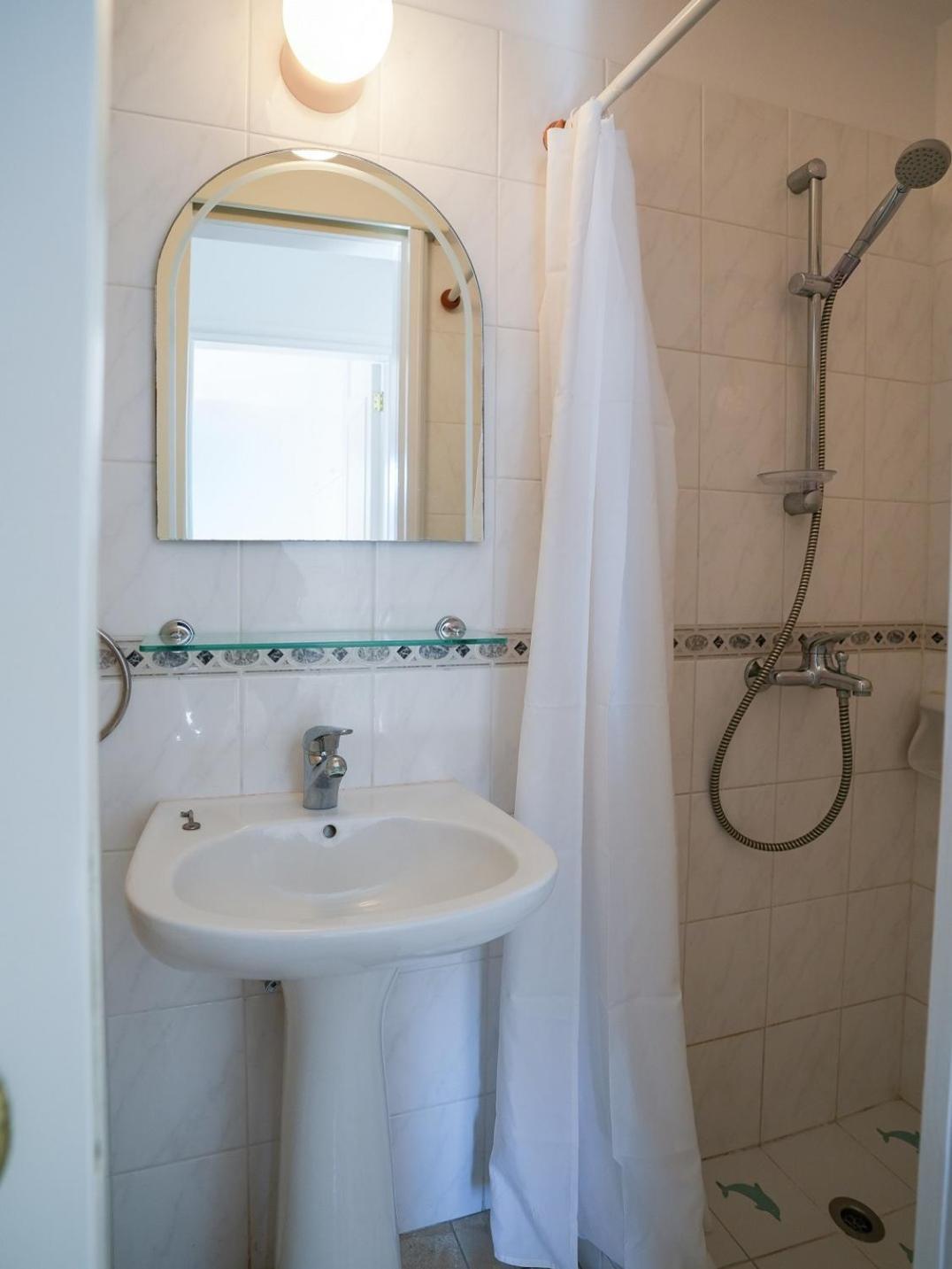 Resitour - Regina Gardens Apartment Paphos Bagian luar foto