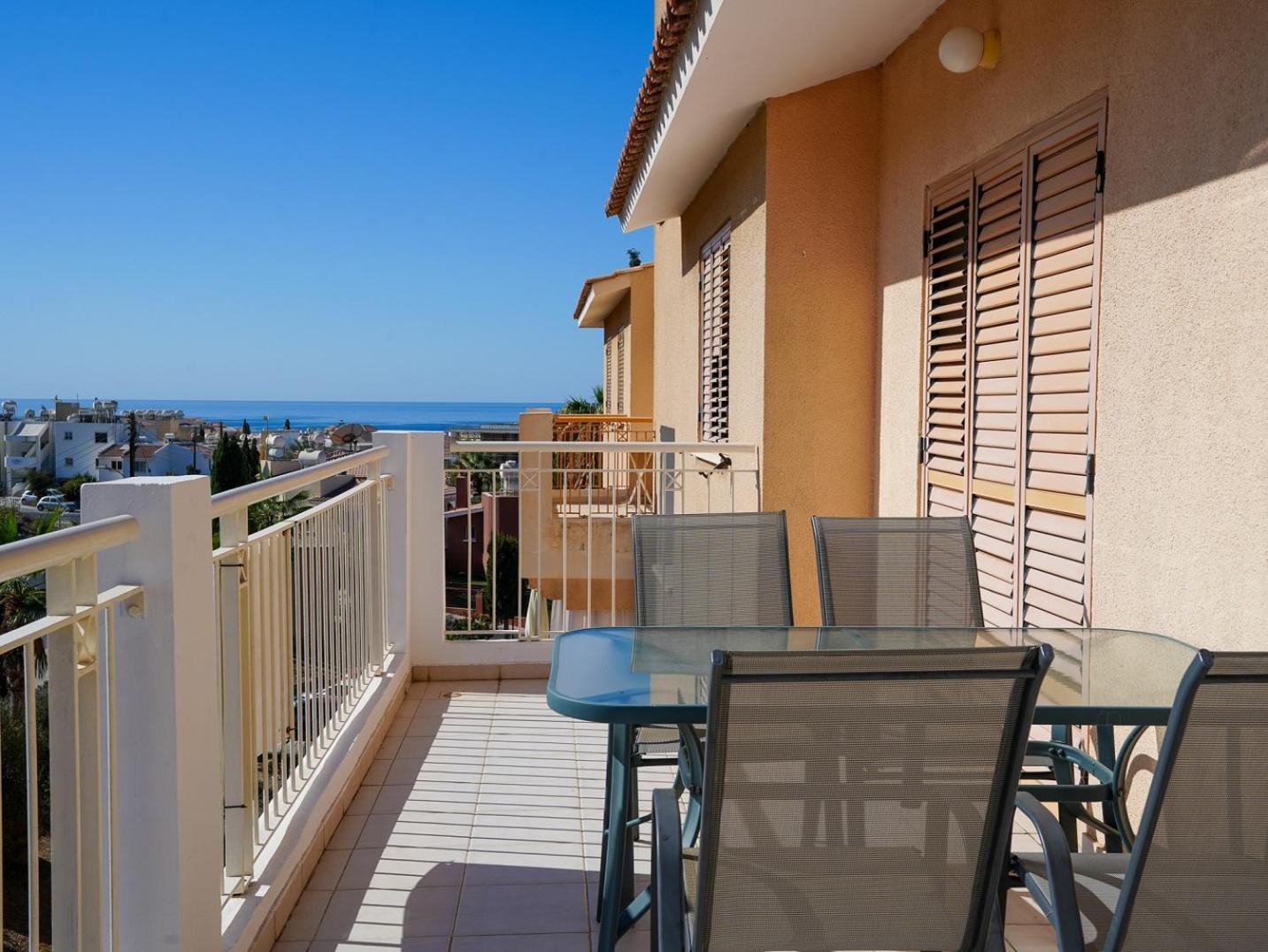 Resitour - Regina Gardens Apartment Paphos Bagian luar foto