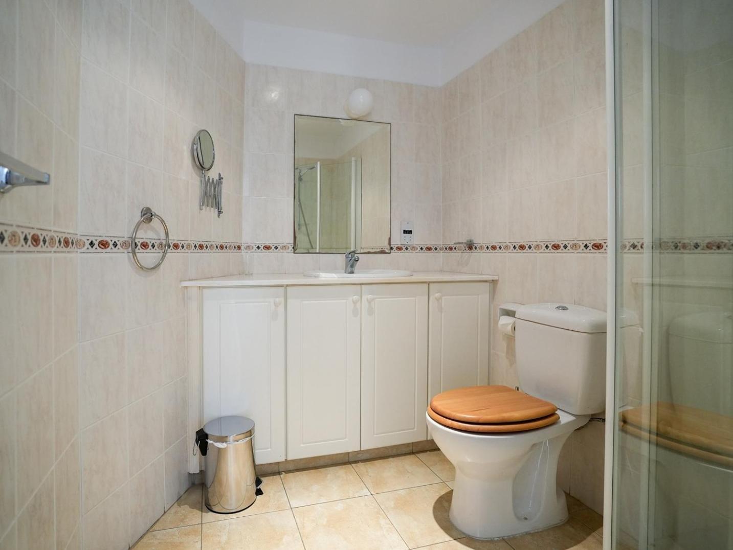 Resitour - Regina Gardens Apartment Paphos Bagian luar foto