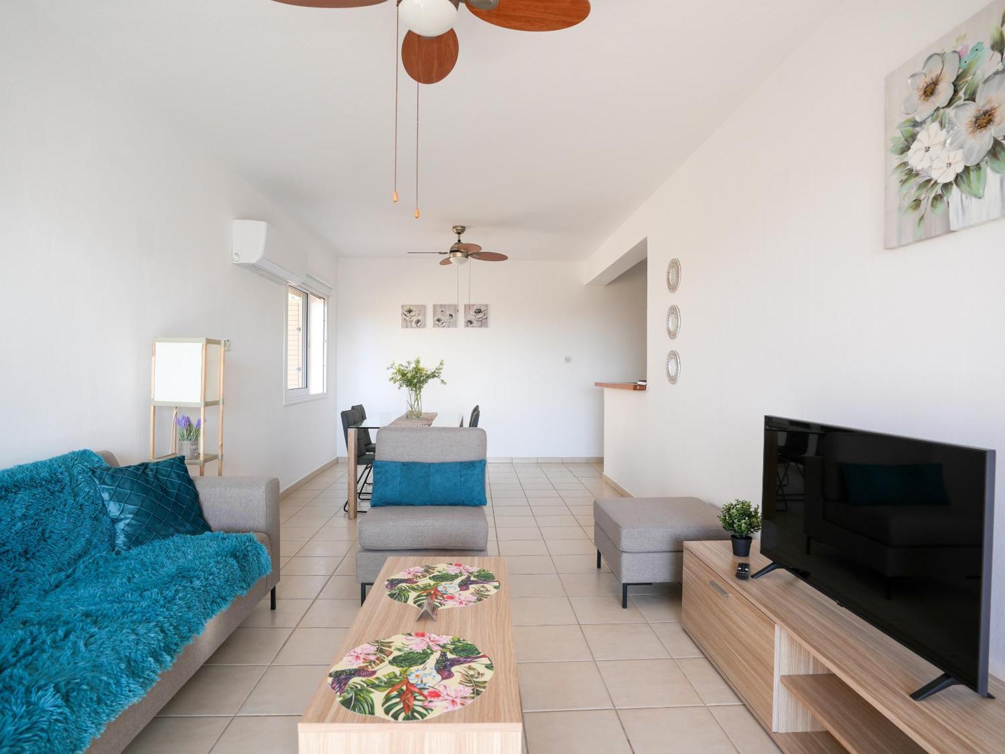 Resitour - Regina Gardens Apartment Paphos Bagian luar foto