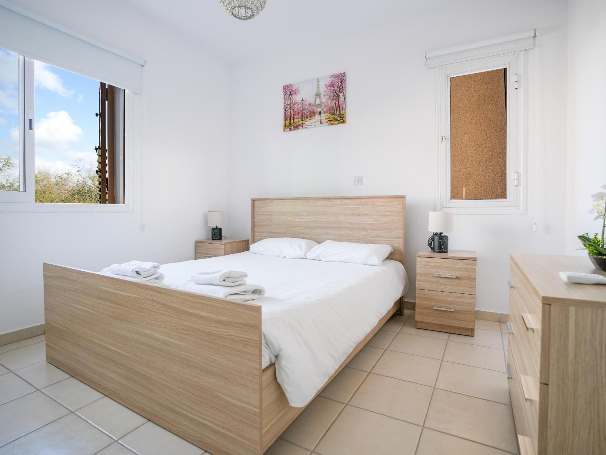 Resitour - Regina Gardens Apartment Paphos Bagian luar foto