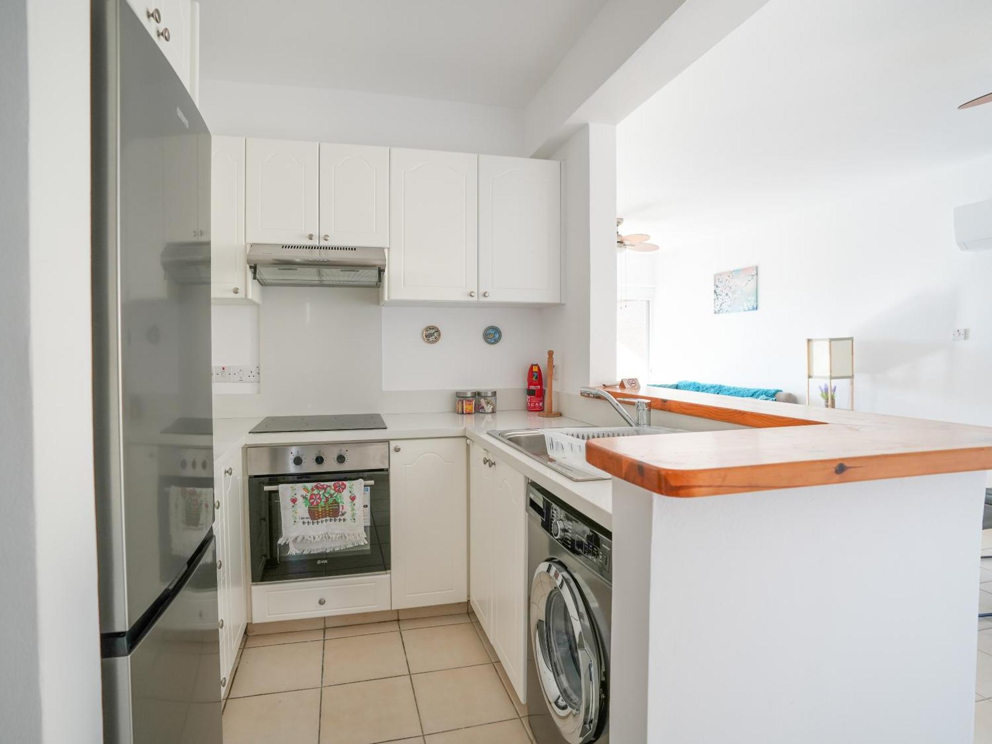 Resitour - Regina Gardens Apartment Paphos Bagian luar foto